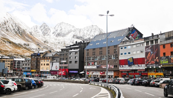 Conduire et se garer en Andorre 2026 : pneus hiver, parkings et règles